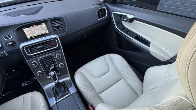 2015 Volvo V60 Cross Country T5