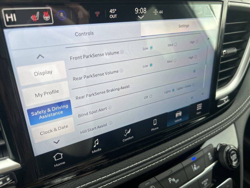 2026 Chrysler Pacifica Select
