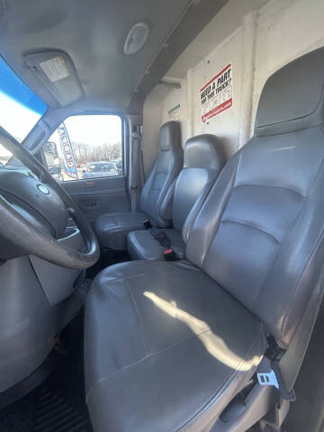 2010 Ford E-Series E-450 SD