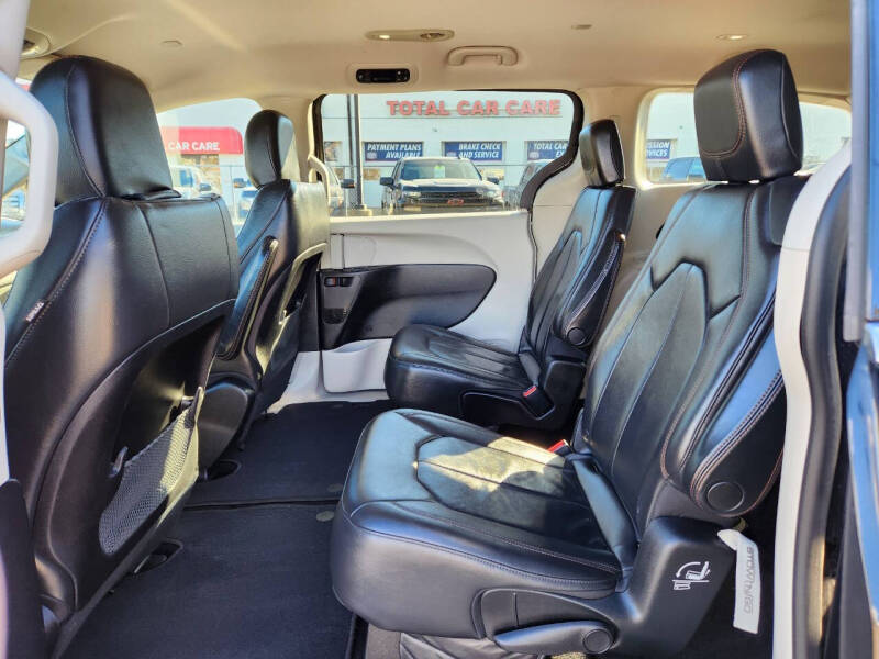 2017 Chrysler Pacifica Touring-L