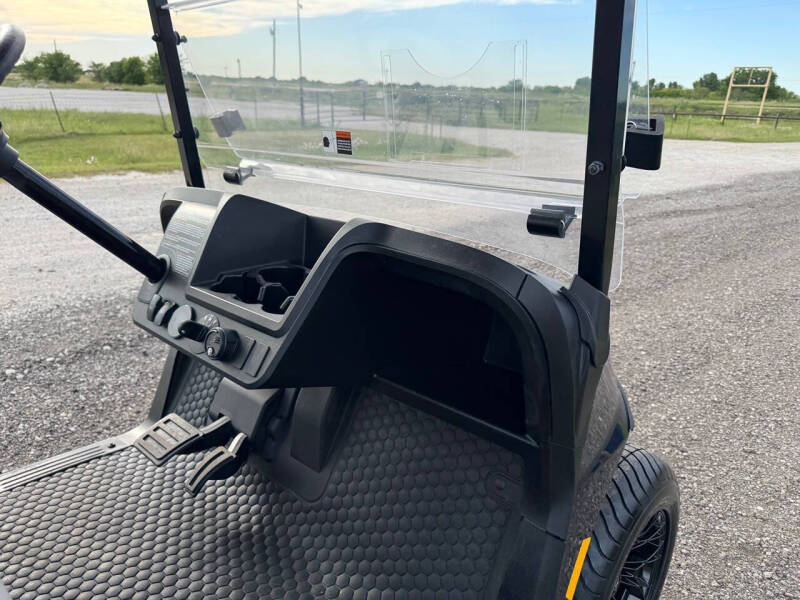 2025 E-Z-GO Freedom RXV