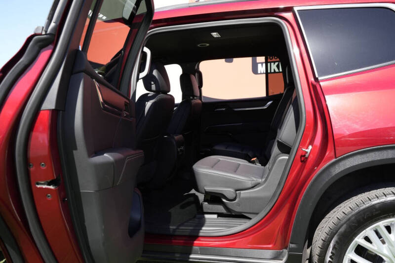 2024 GMC Acadia Elevation