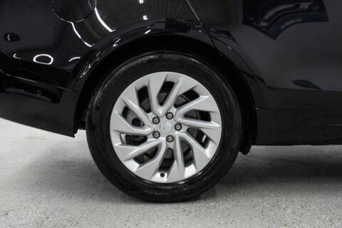 2023 Land Rover Discovery P300 S R-Dynamic