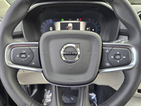 2025 Volvo XC40 B5 Plus Bright Theme