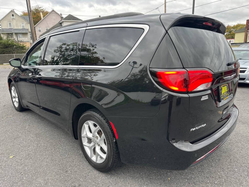 2017 Chrysler Pacifica Touring Plus