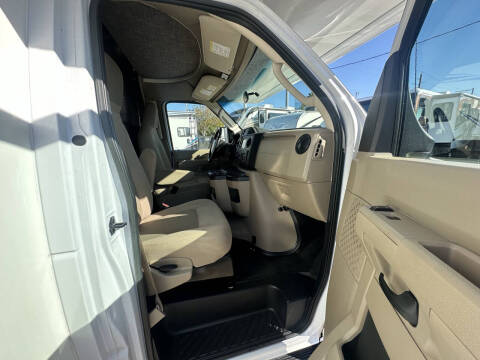 2019 Winnebago Outlook