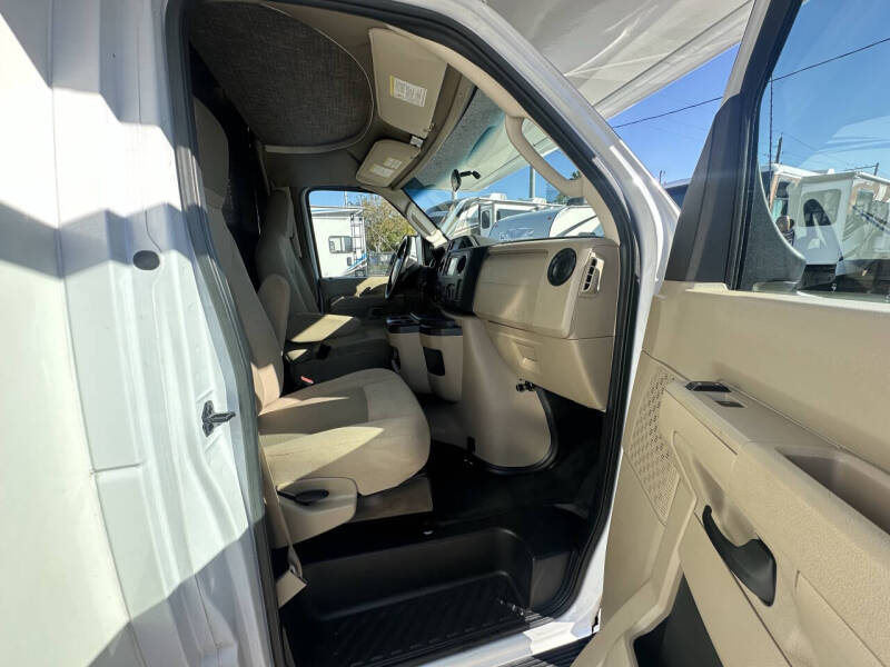 2019 Winnebago Outlook