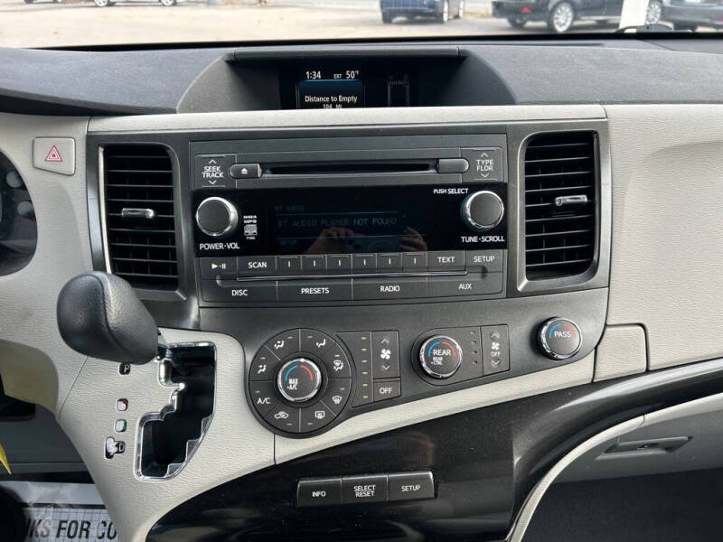 2011 Toyota Sienna LE 7-Passenger