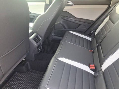 2025 Volkswagen Taos SEL 4Motion