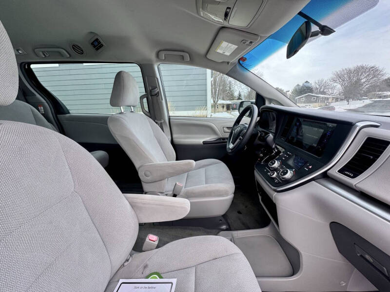 2017 Toyota Sienna L 7-Passenger