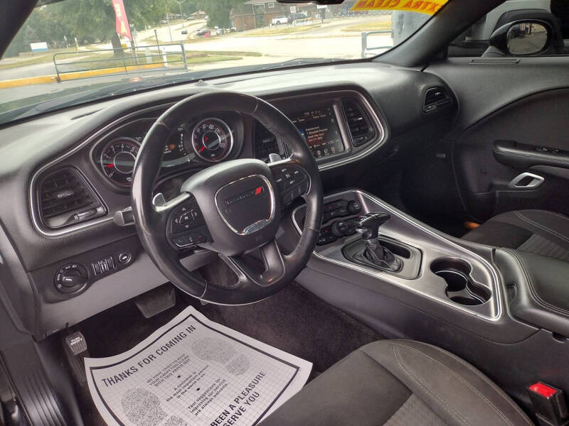 2016 Dodge Challenger SXT Plus