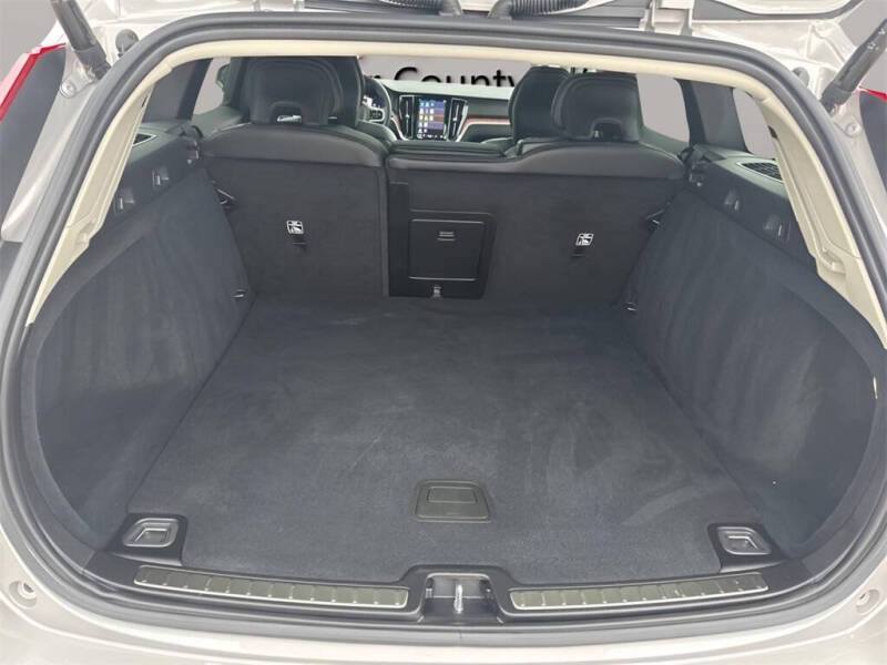 2025 Volvo V60 Cross Country B5 Plus