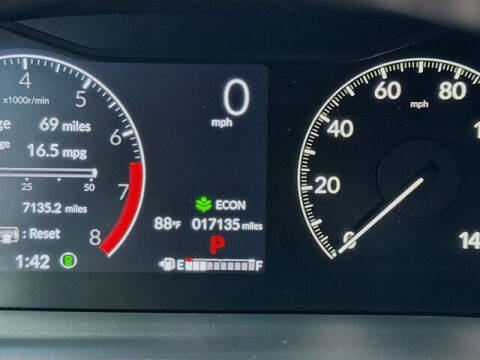 2023 Honda Pilot EX-L w/Rear Captain's Chairs