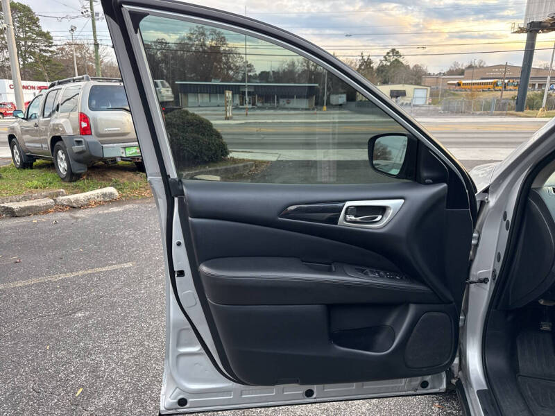 2019 Nissan Pathfinder SV