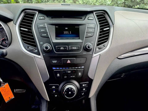 2016 Hyundai Santa Fe SE