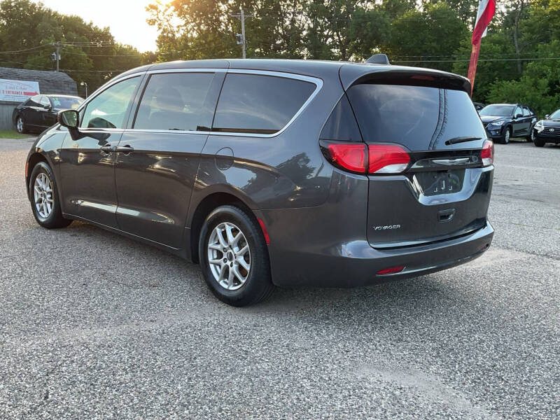 2021 Chrysler Voyager LX