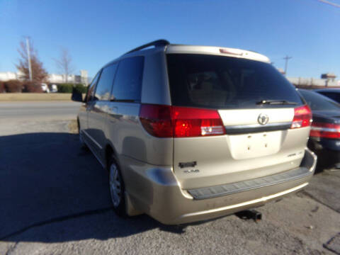2005 Toyota Sienna LE 7 Passenger