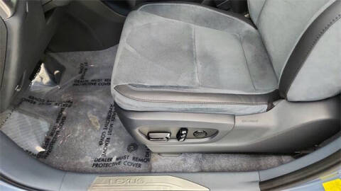 2023 Lexus RZ 450e Luxury