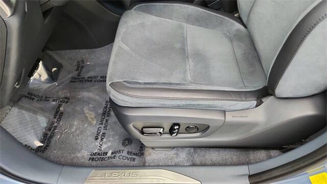 2023 Lexus RZ 450e Luxury