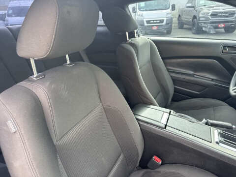2012 Ford Mustang V6