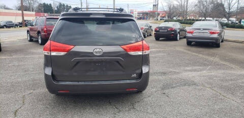 2013 Toyota Sienna LE 7-Passenger