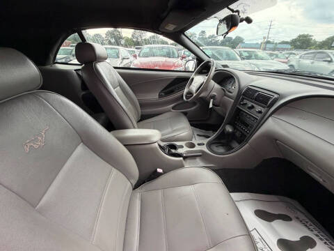 2004 Ford Mustang Deluxe