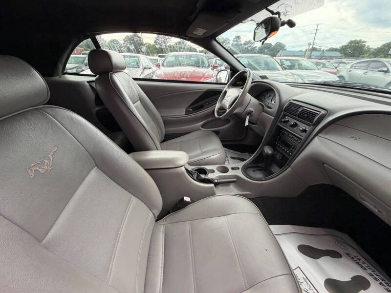 2004 Ford Mustang Deluxe