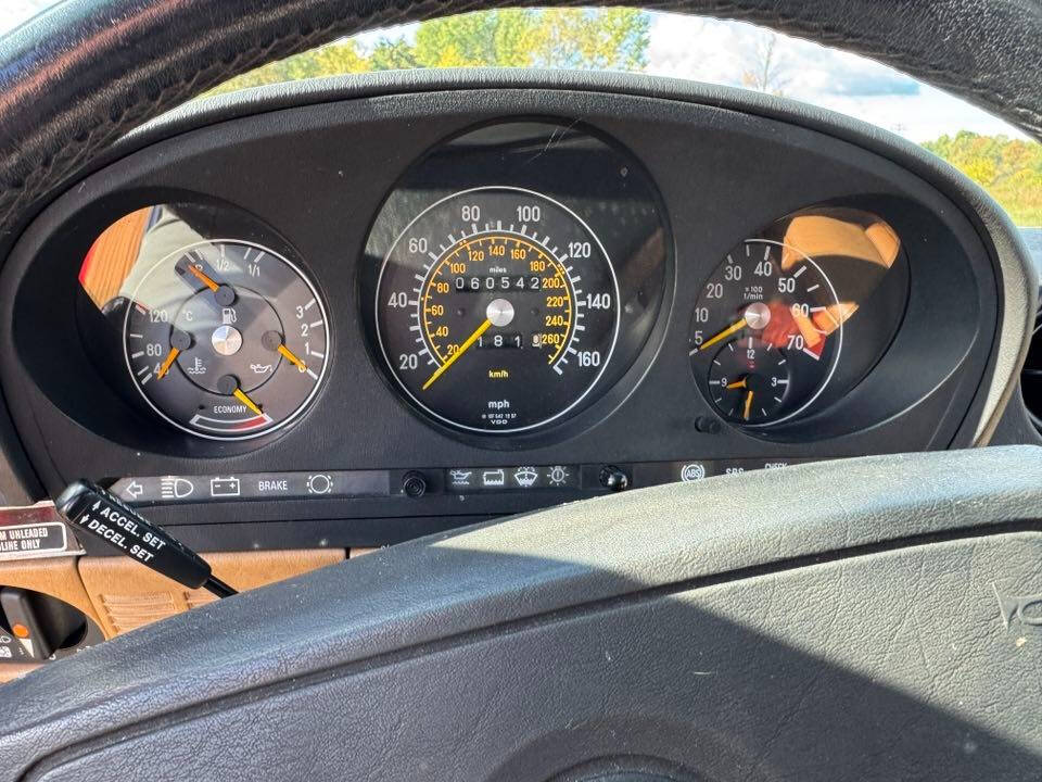 1989 Mercedes-Benz 560SL 28