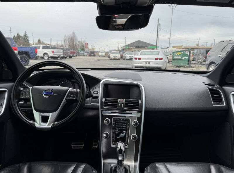 2016 Volvo XC60 T6 Drive-E R-Design Platinum