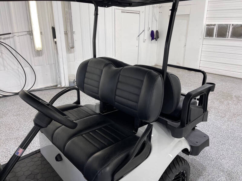 2025 E-Z-GO Express S4 Gas