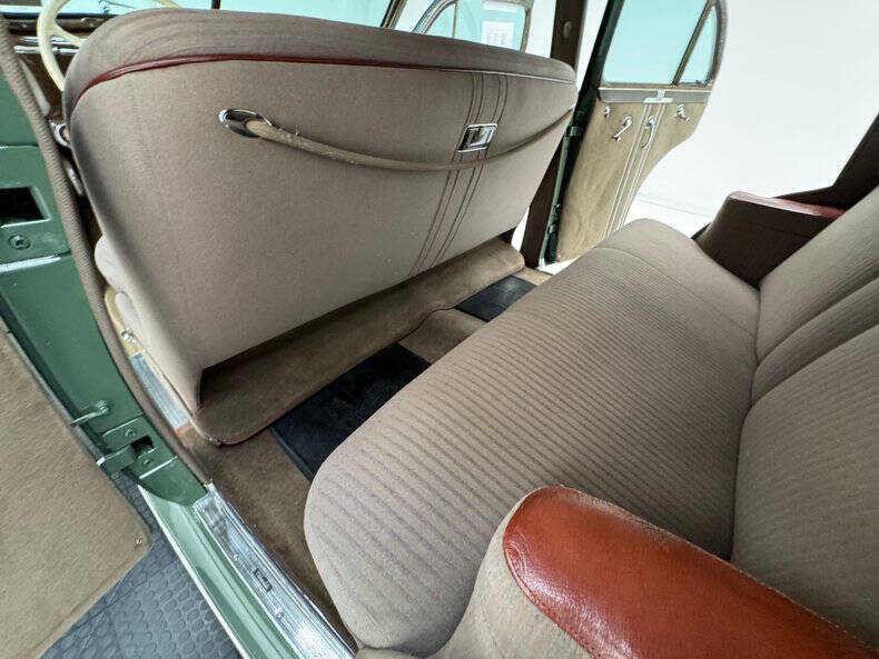 1940 Oldsmobile Custom Cruiser