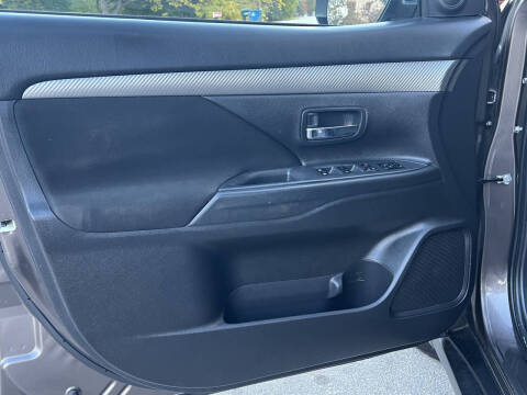 2018 Mitsubishi Outlander ES