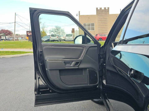 2023 Rivian R1S Adventure