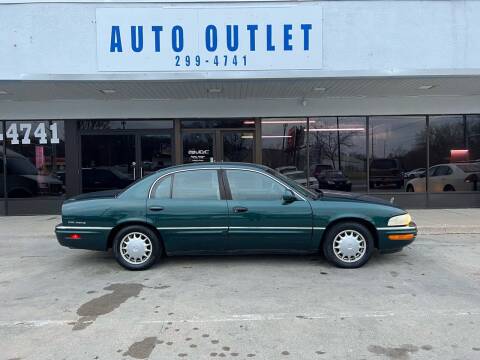 1999 Buick Park Avenue for sale at Auto Outlet in Des Moines IA