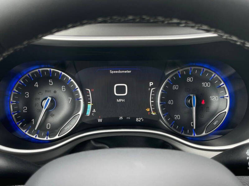 2027 Chrysler Pacifica Select