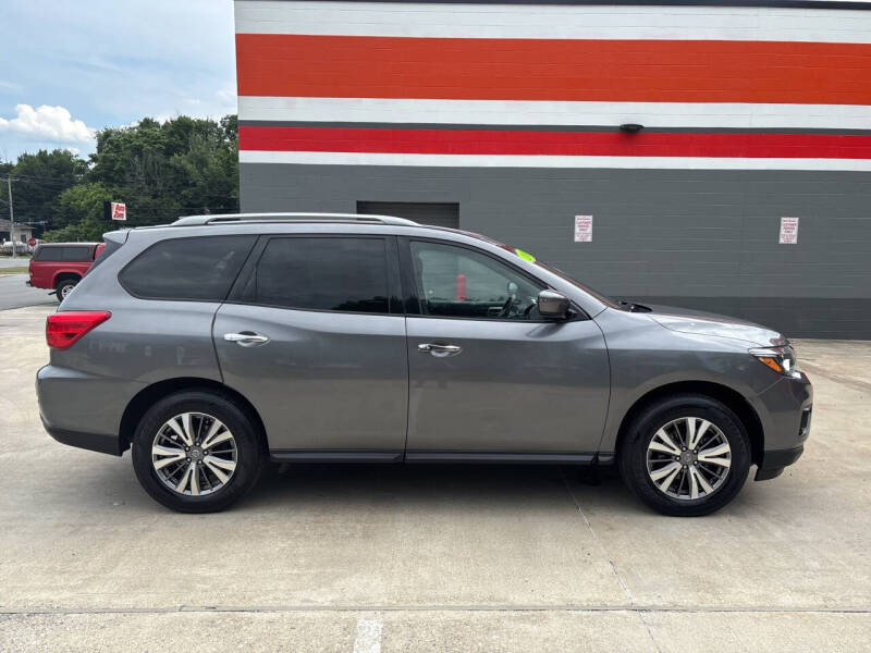 2019 Nissan Pathfinder SV