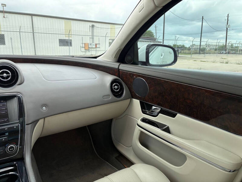 2012 Jaguar XJ