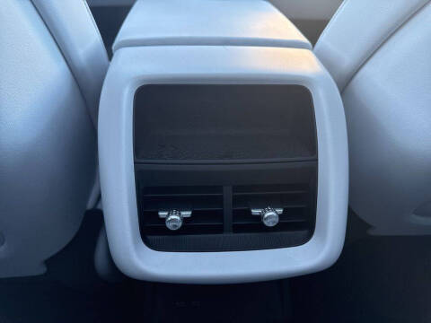 2024 Cadillac LYRIQ Luxury 1