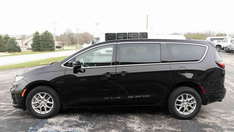 2025 Chrysler Pacifica Select