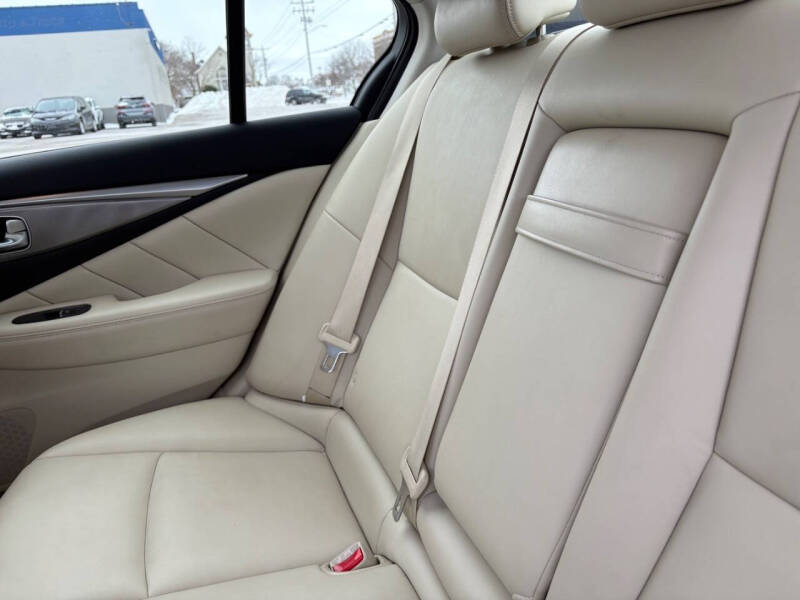 2015 Infiniti Q50 Premium