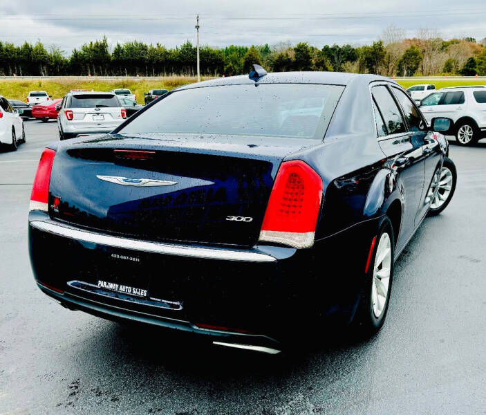 2015 Chrysler 300 Limited photo 4