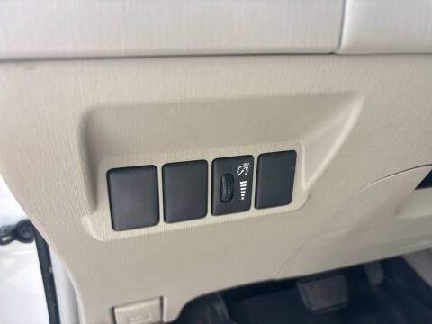 2014 Toyota Prius v Five