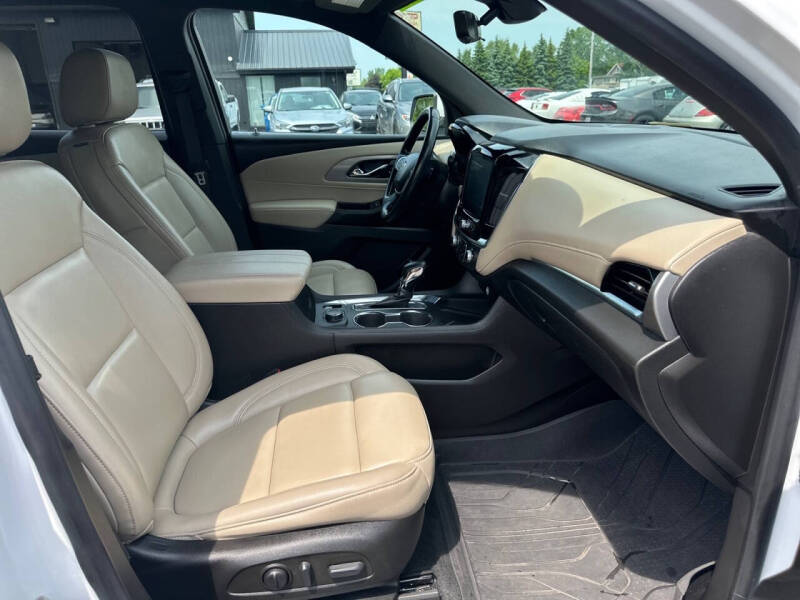 2023 Chevrolet Traverse LT Leather