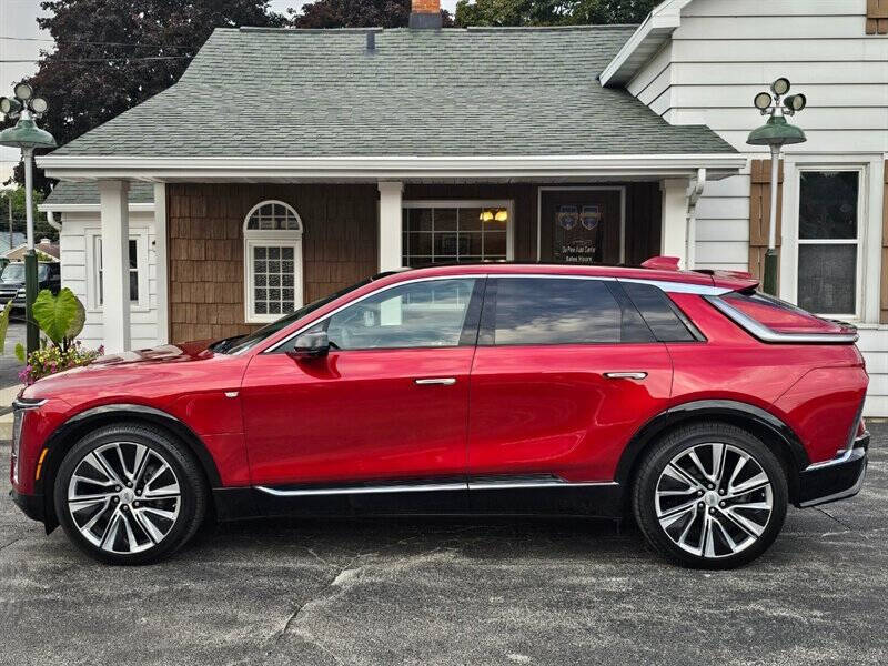 2024 Cadillac LYRIQ Luxury 3