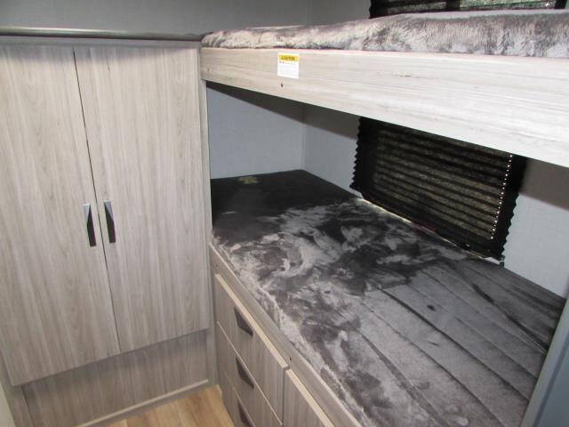 2025 KEYSTONE P 284QB