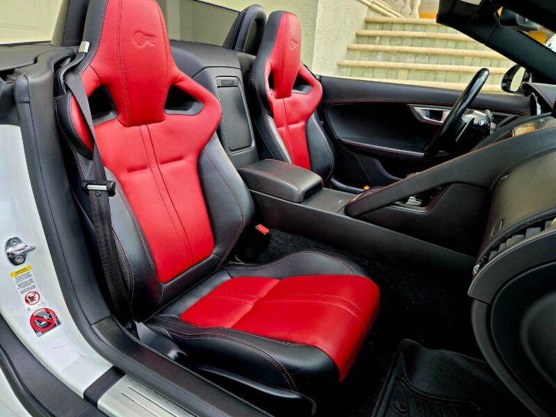 2016 Jaguar F-TYPE R