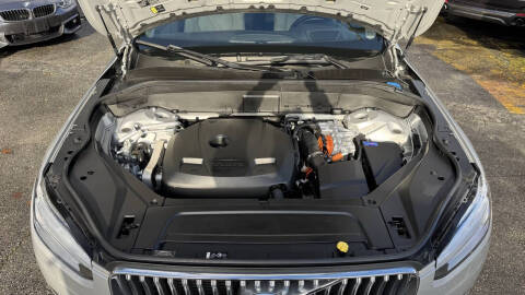 2023 Volvo XC90 Recharge T8 Ultimate Bright Theme 6P