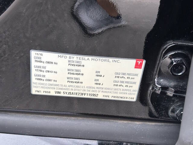2015 Tesla Model S 28