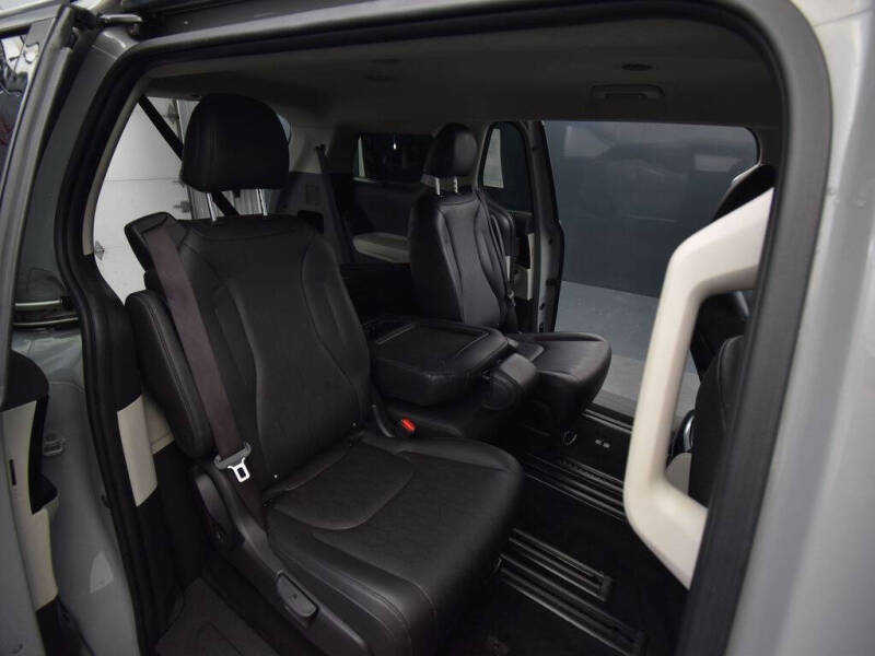 2023 Kia Carnival SX