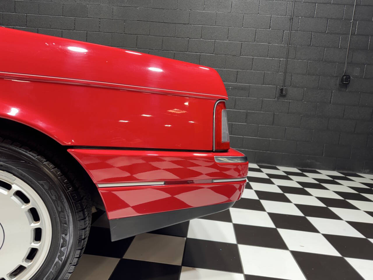 1990 Cadillac Allante 23